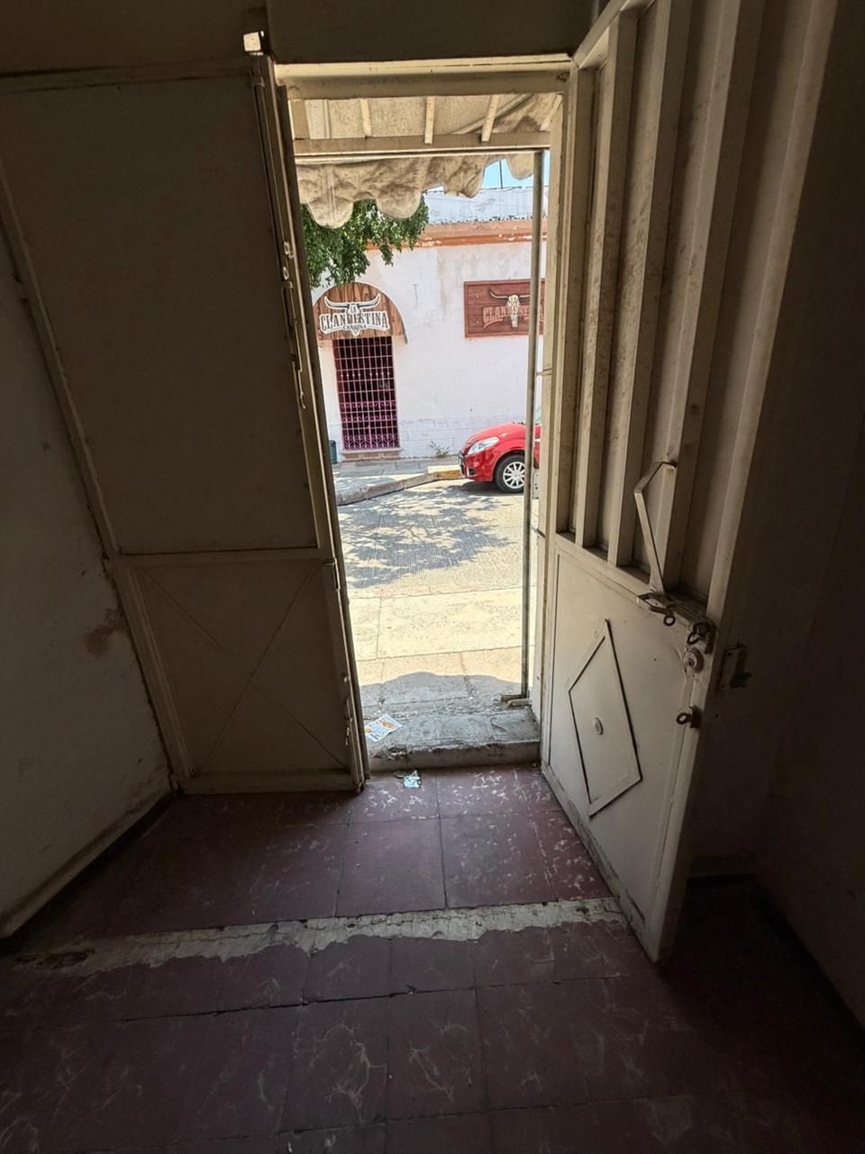 VENTA DE PROPIEDAD, EXCELENTE UBICACIÓN - foto 3