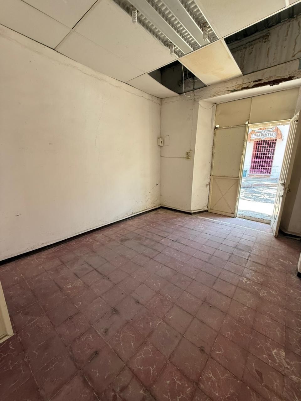VENTA DE PROPIEDAD, EXCELENTE UBICACIÓN - foto 4
