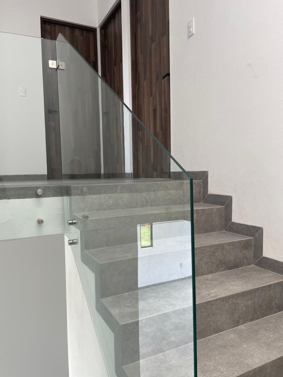 9 de 13: Cristal templado en cubo de escaleras