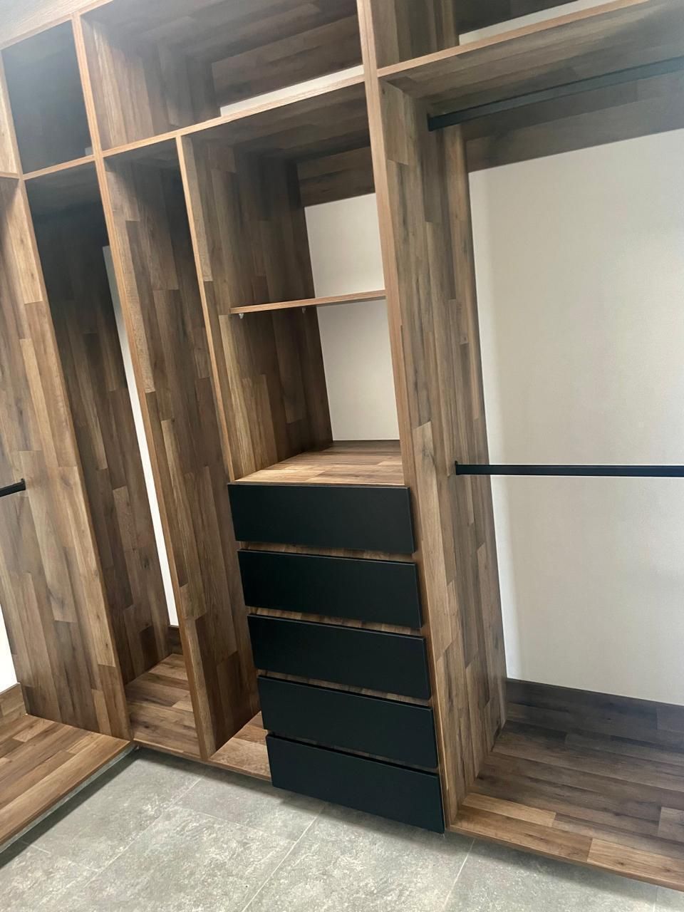 11 de 13: Amplio vestidor en recámara principal