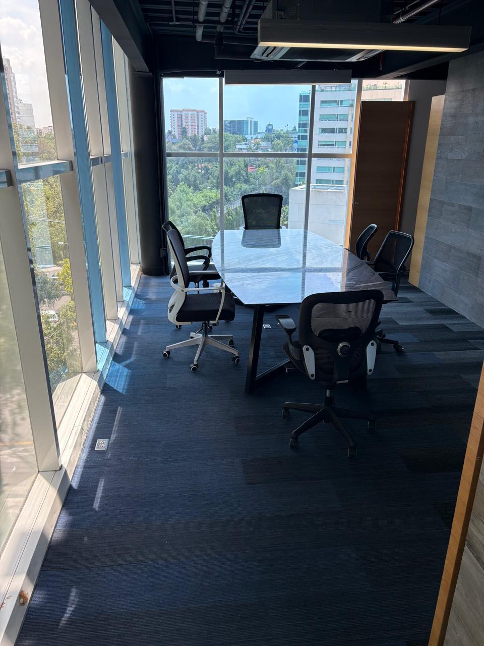 1 of 12: Sala de juntas