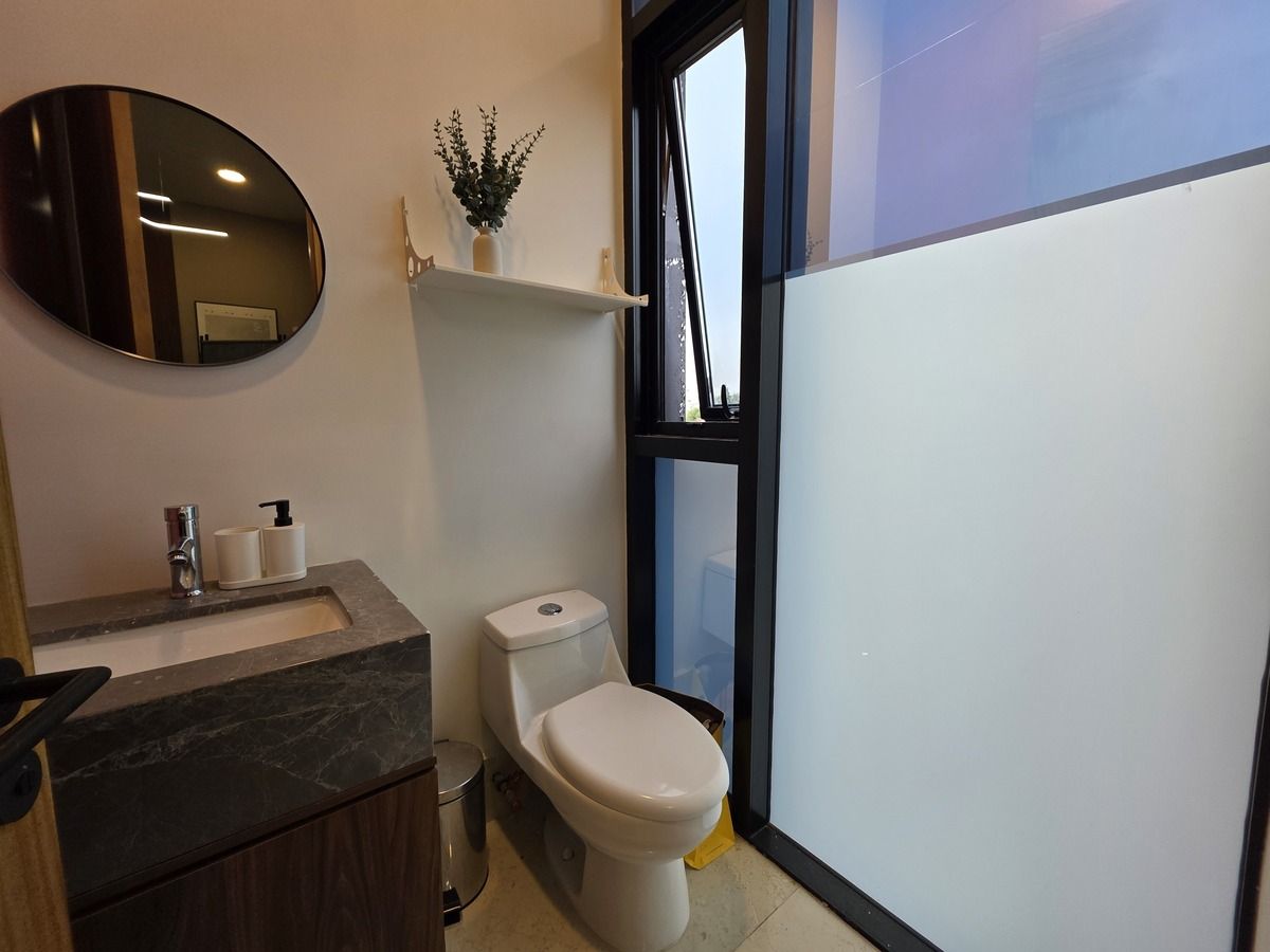 6 of 16: BAÑO PARA MEDICO