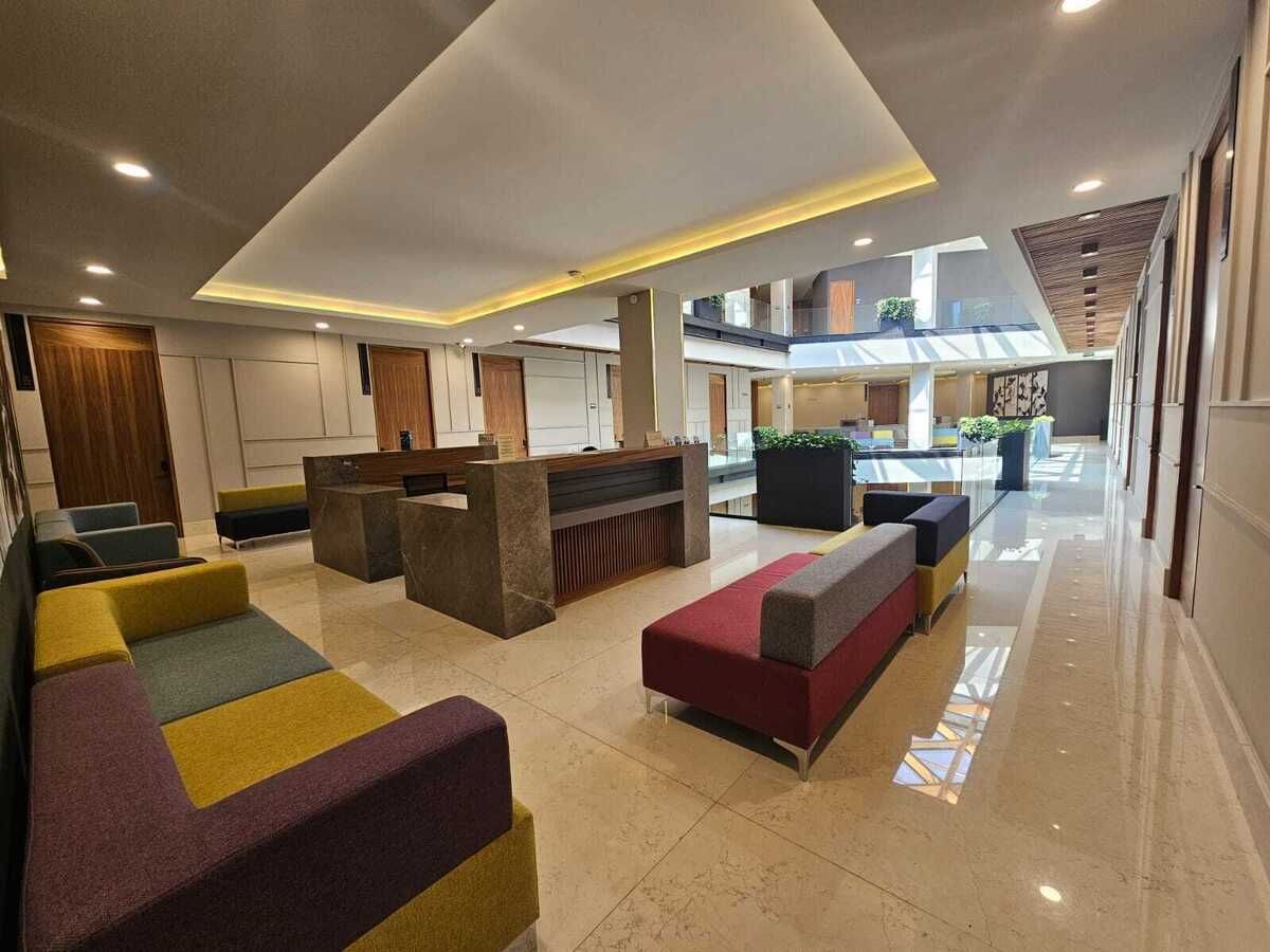 8 of 16: SALA DE ESPERA