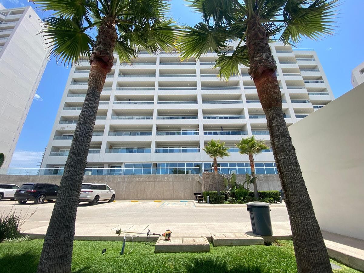 Beautiful Oceanfront Condominium