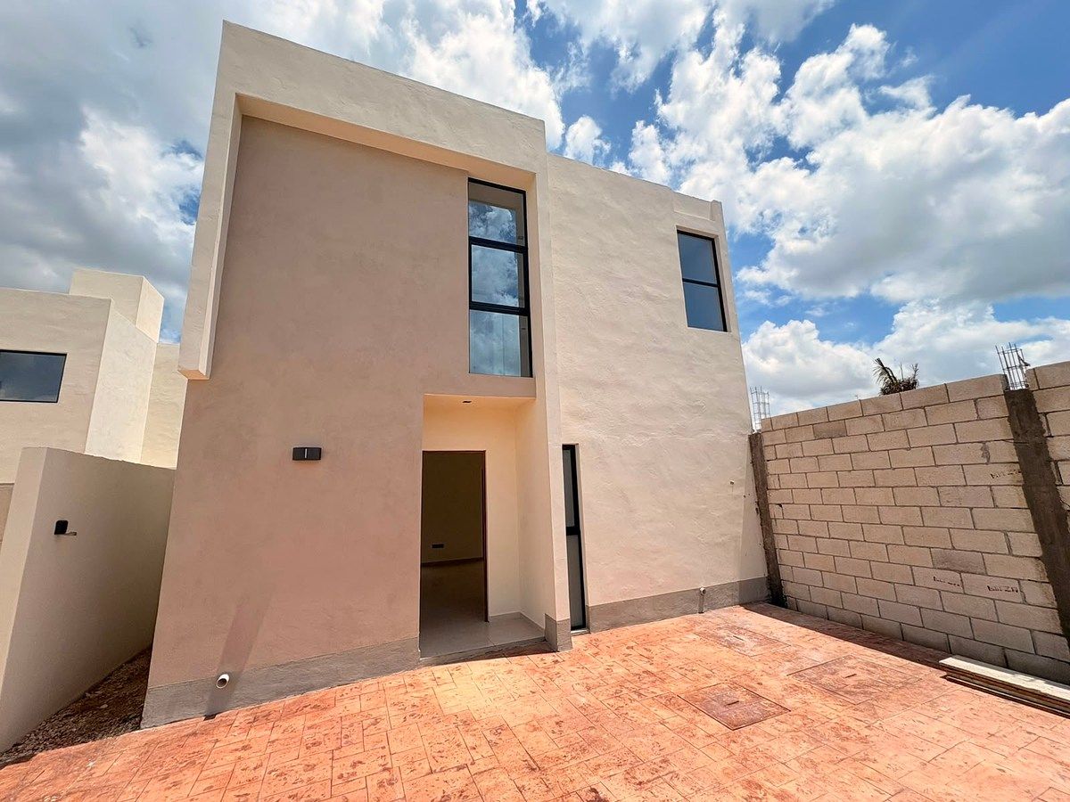 Beautiful Houses for Pre-Sale in Poniente Private, photo 1 of 11