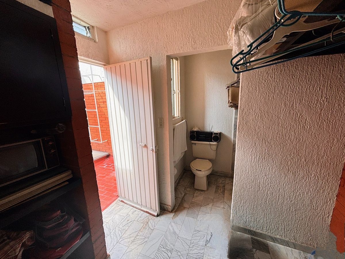 11 of 13: Bodega/cuarto de servicio