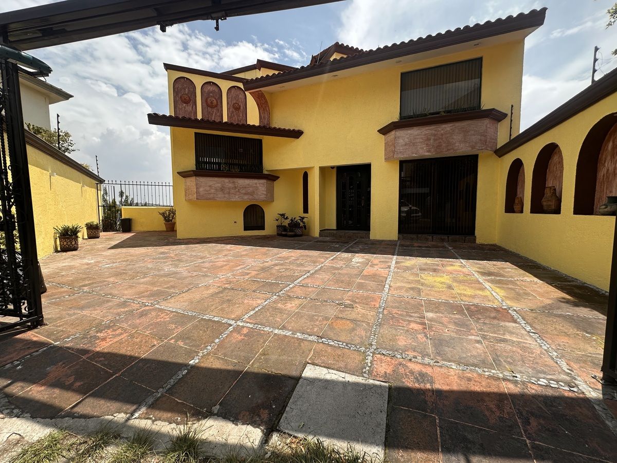1 of 36: Fachada