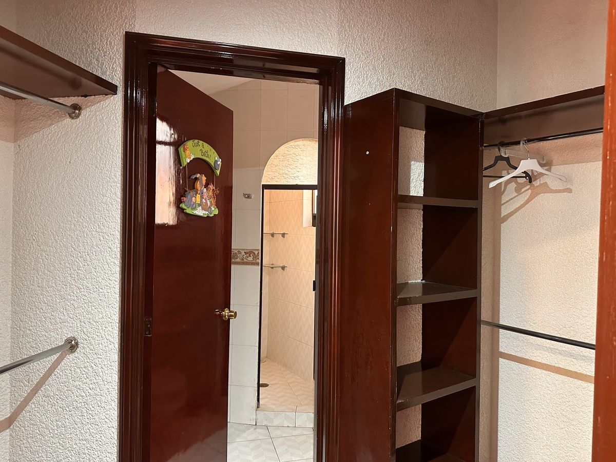 23 of 37: Vestidor recámara 3