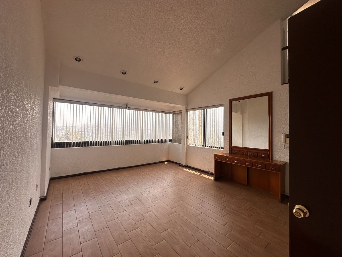 14 of 37: Recámara principal