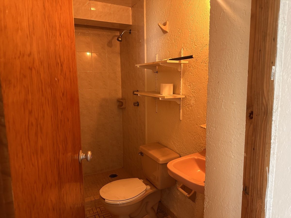 35 de 36: Baño del cuarto de servicio