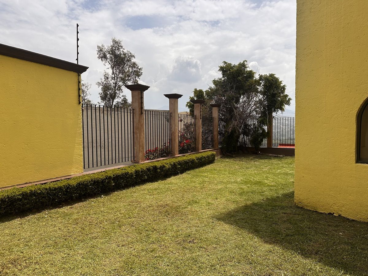 4 of 36: Jardin