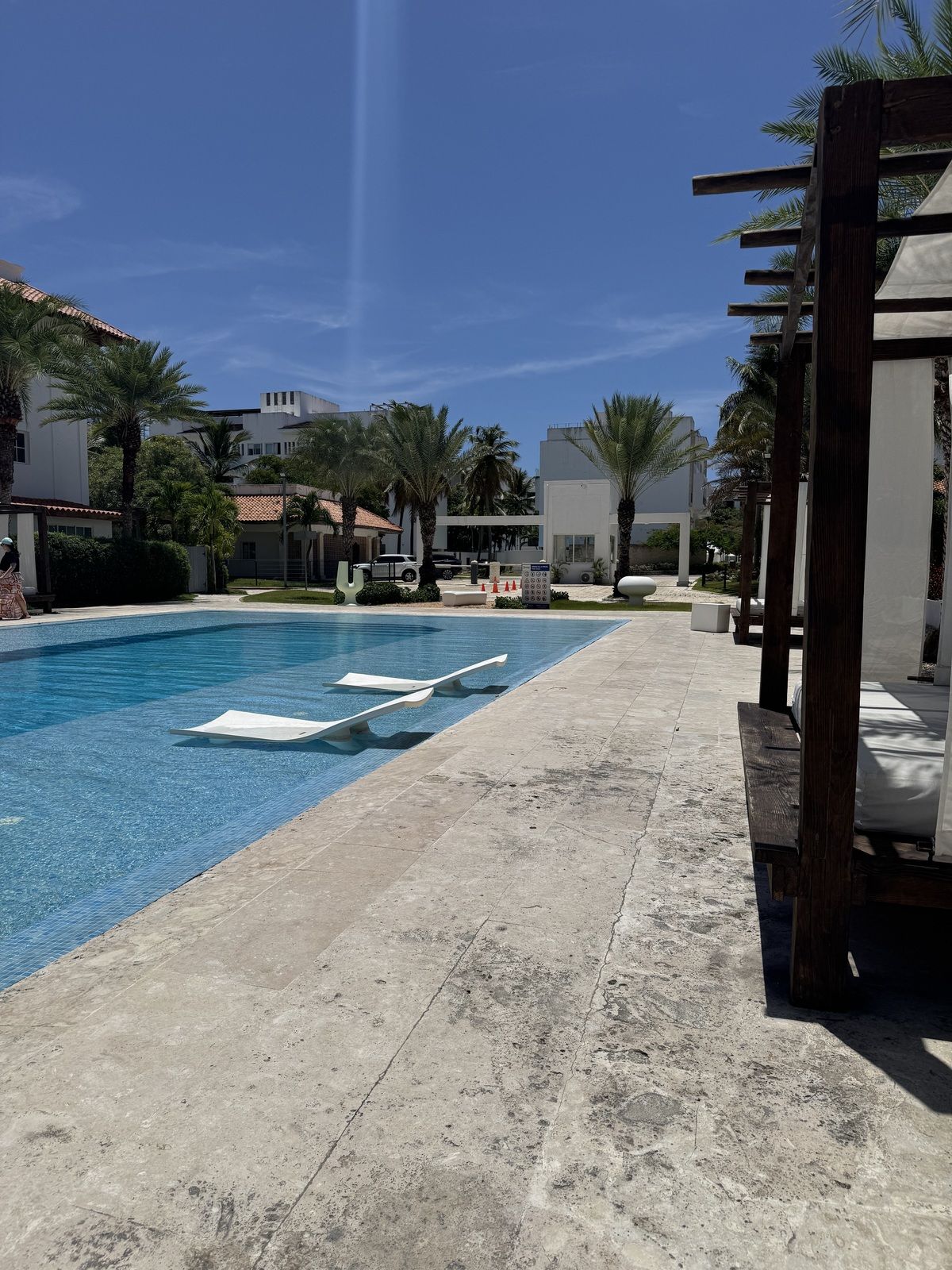 15 de 17: AREA PISCINA