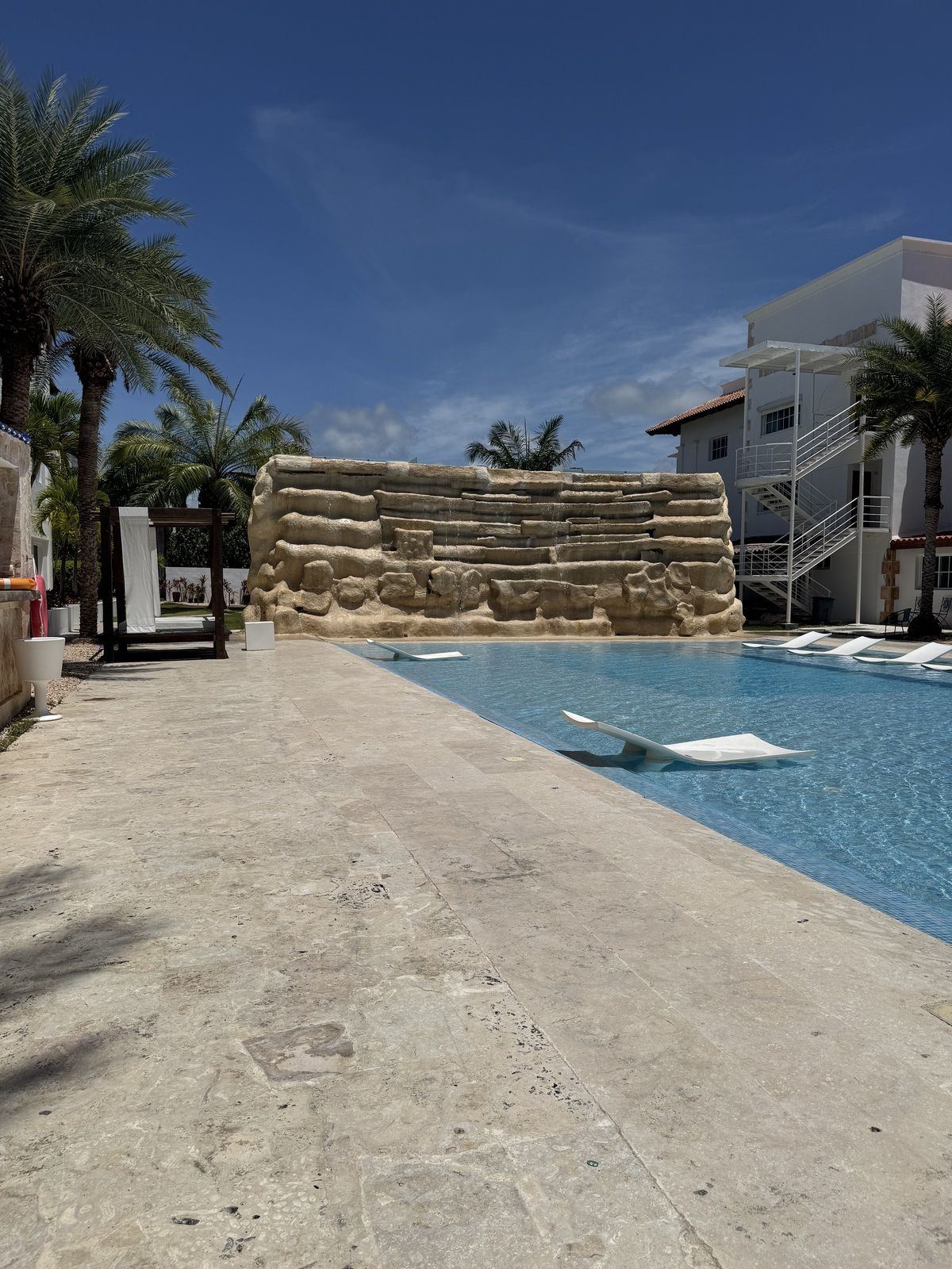 16 de 17: AREA PISCINA