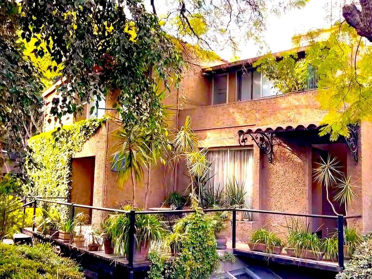 1 of 10: casas