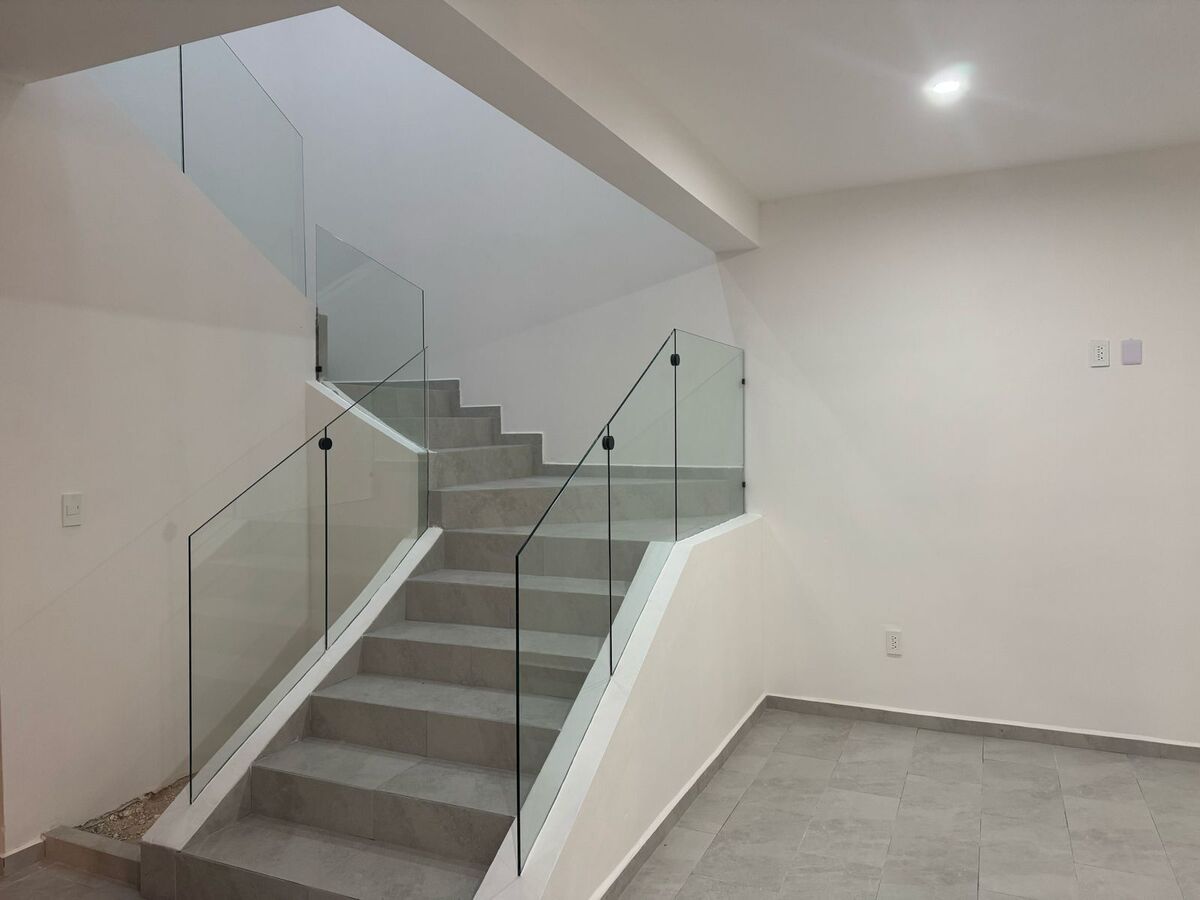 8 of 12: Casa muestra
