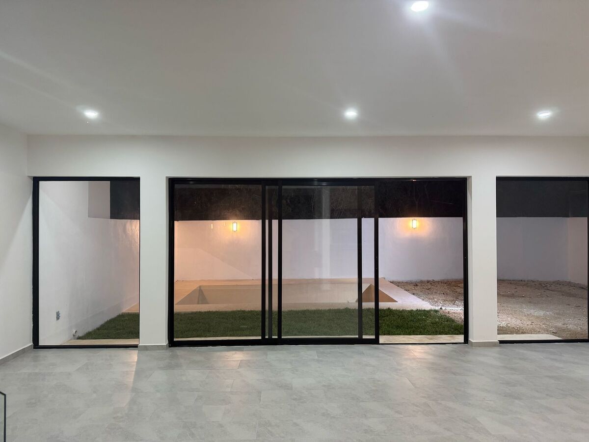 5 of 12: Casa muestra