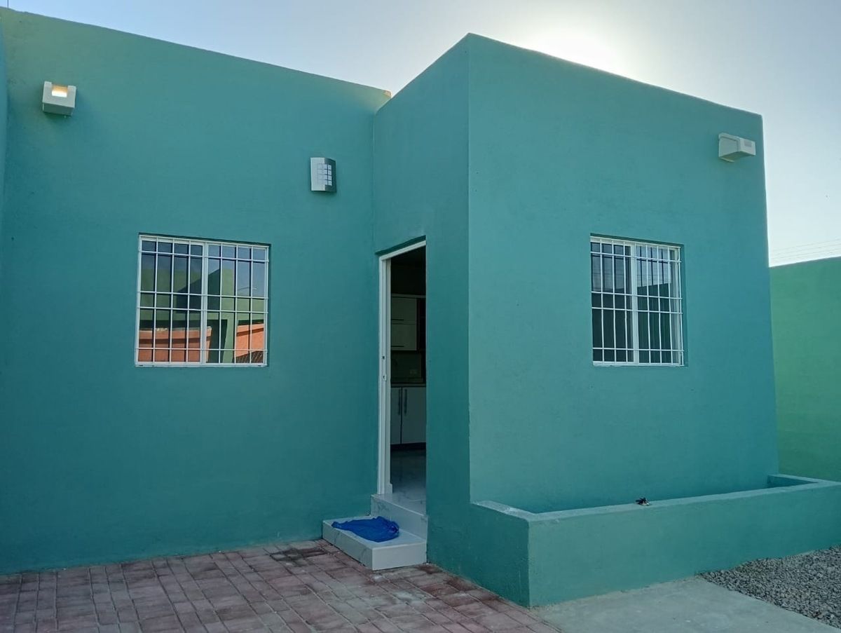 4 of 11: Fachada casa
