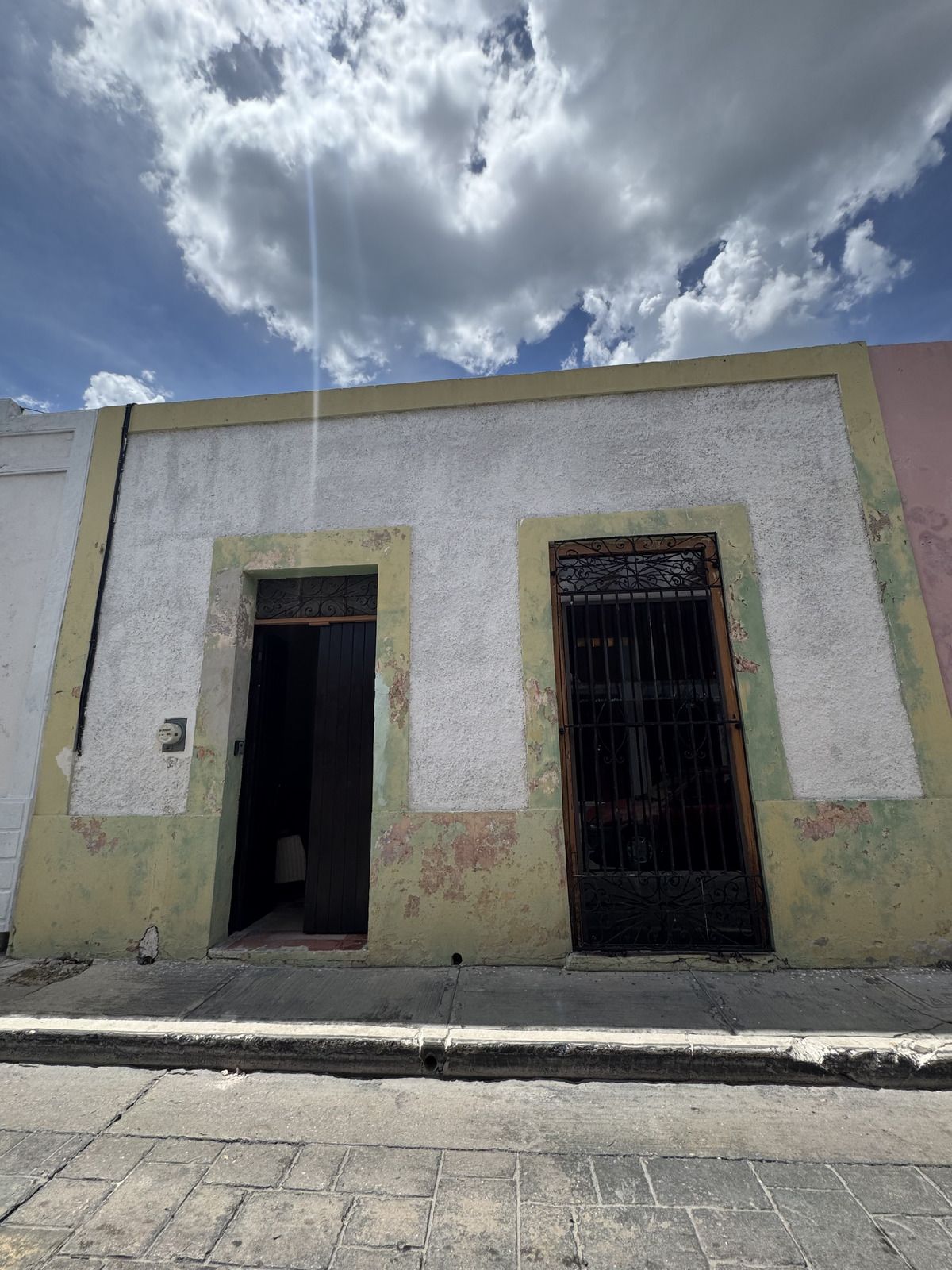 1 of 16: Fachada