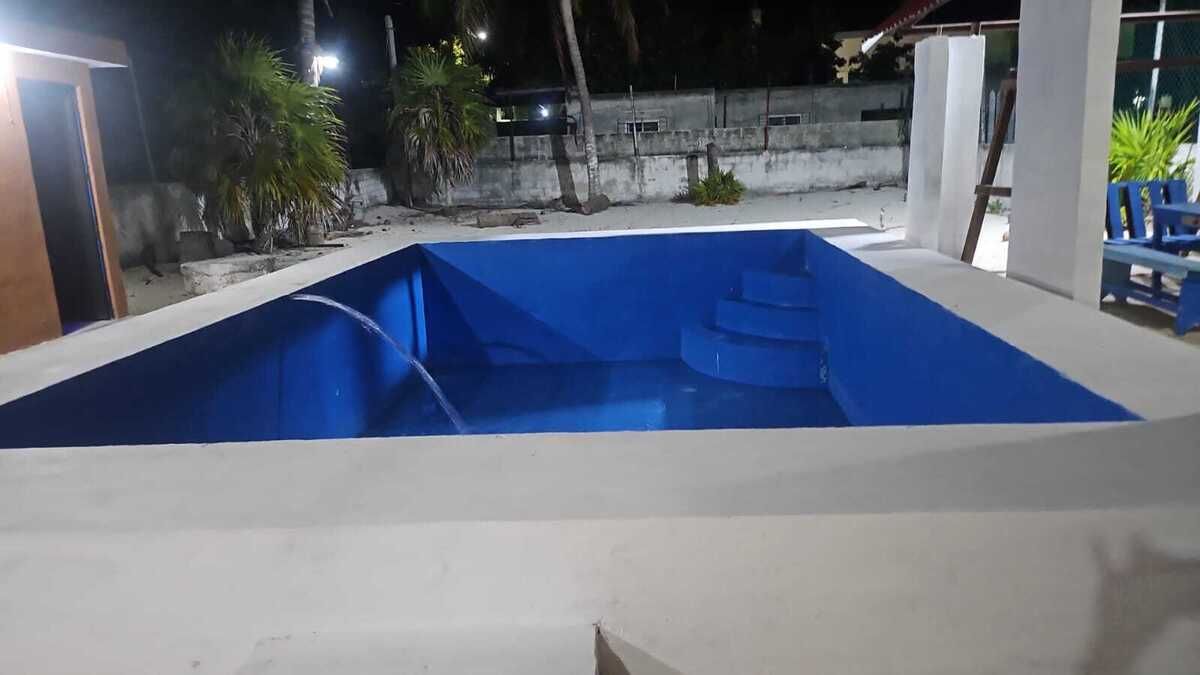8 de 16: PISCINA NOCHE