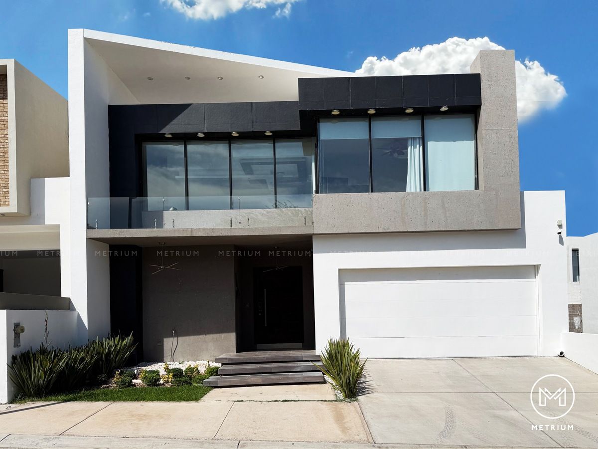 1 of 41: Fachada