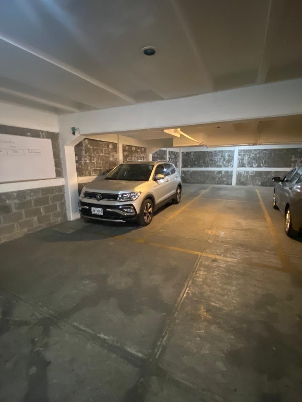 34 de 34: CAJONES ESTACIONAMIENTO