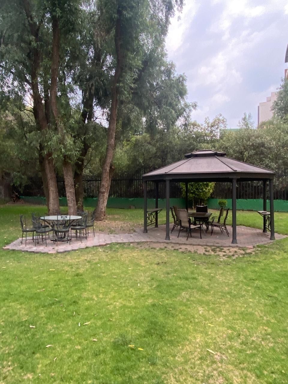 30 de 34: JARDIN TRASERO