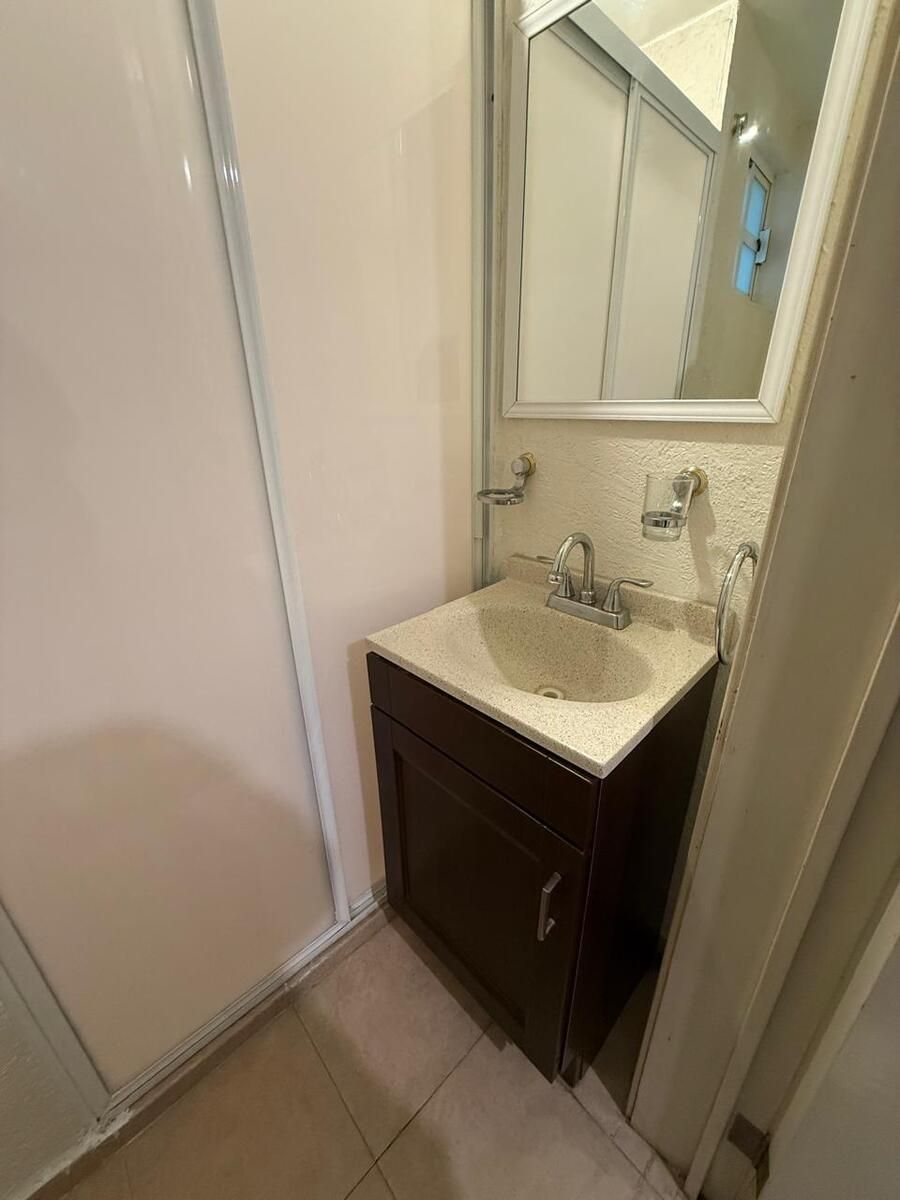 22 de 34: BAÑO COMPLETO