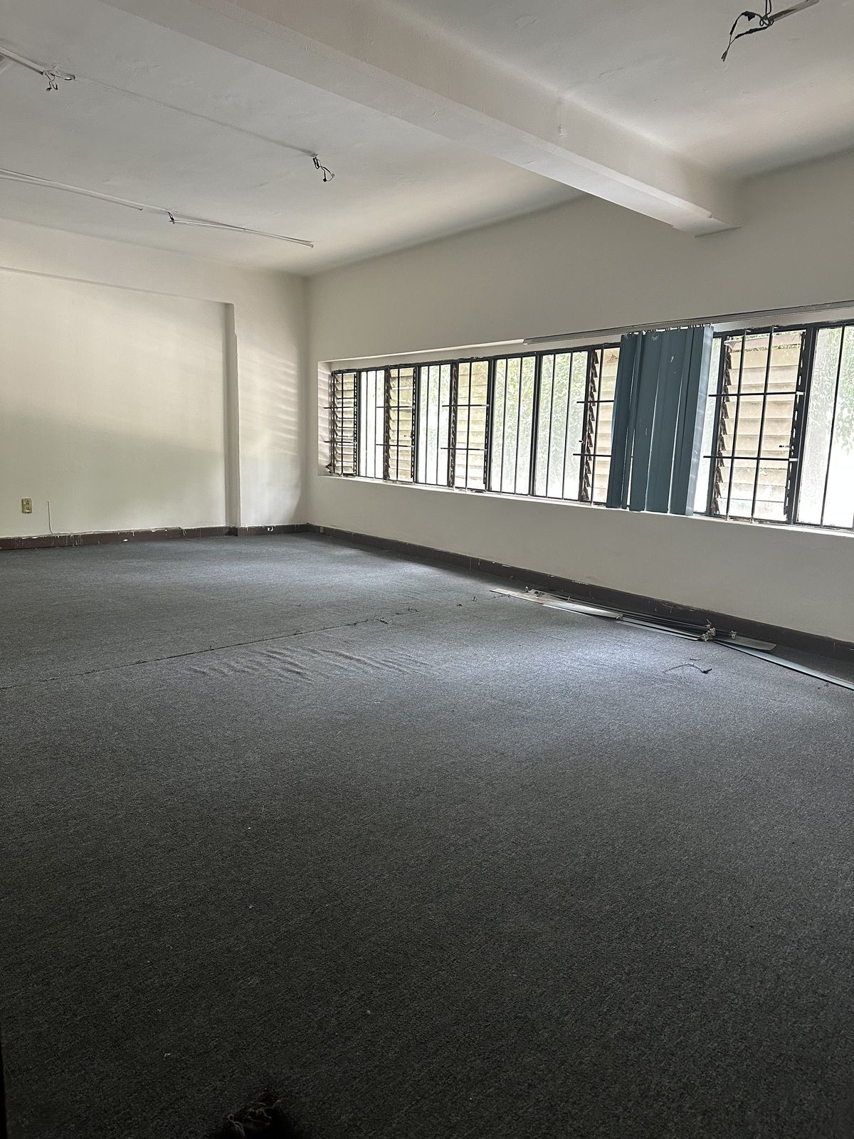 1 de 12: SALA DE JUNTAS