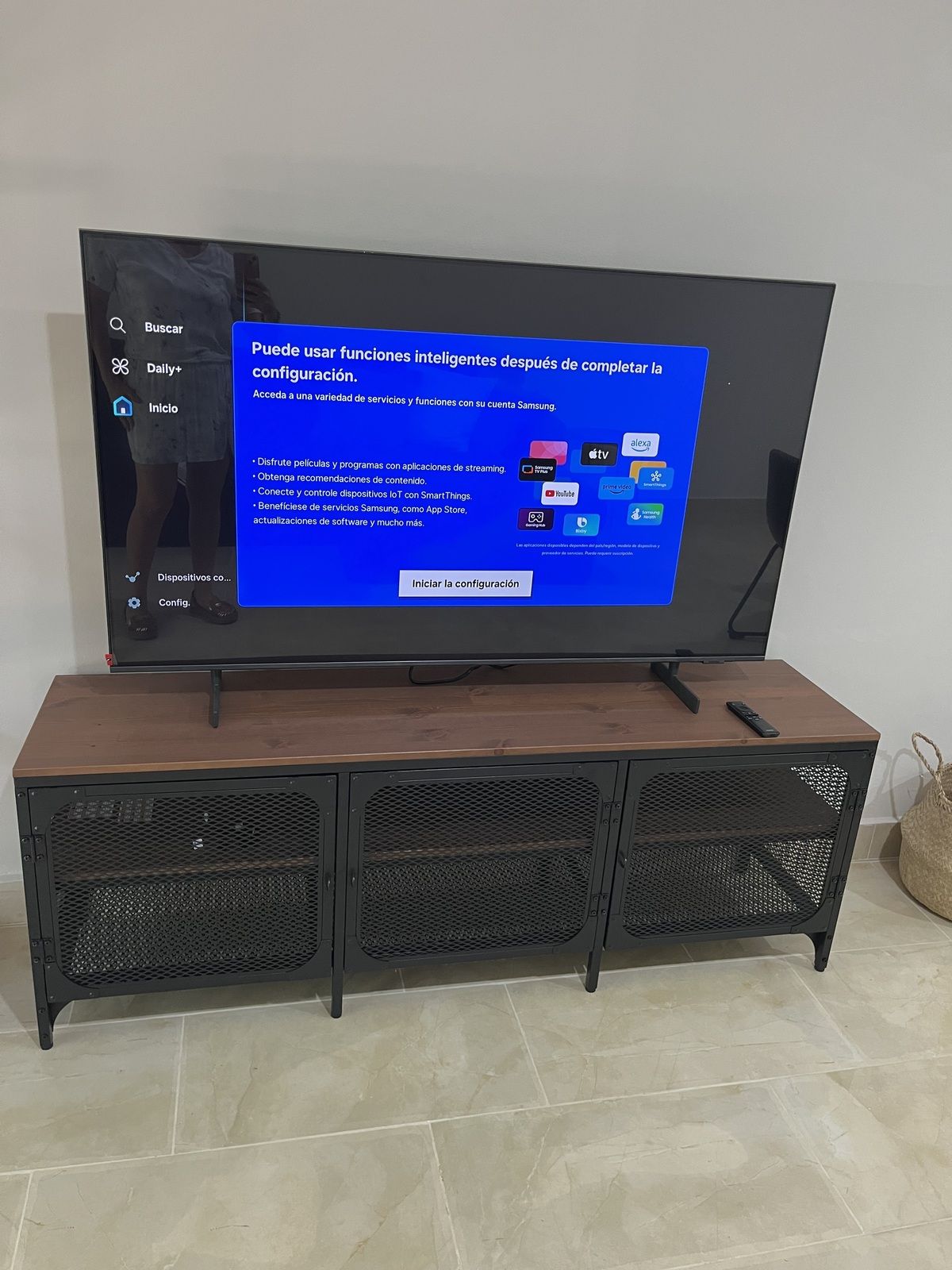 15 of 39: TV con control mando de voz