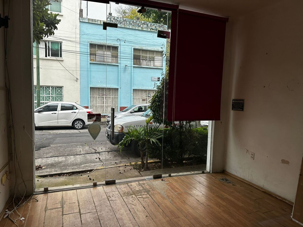 2 de 4: Vista l exterior del local