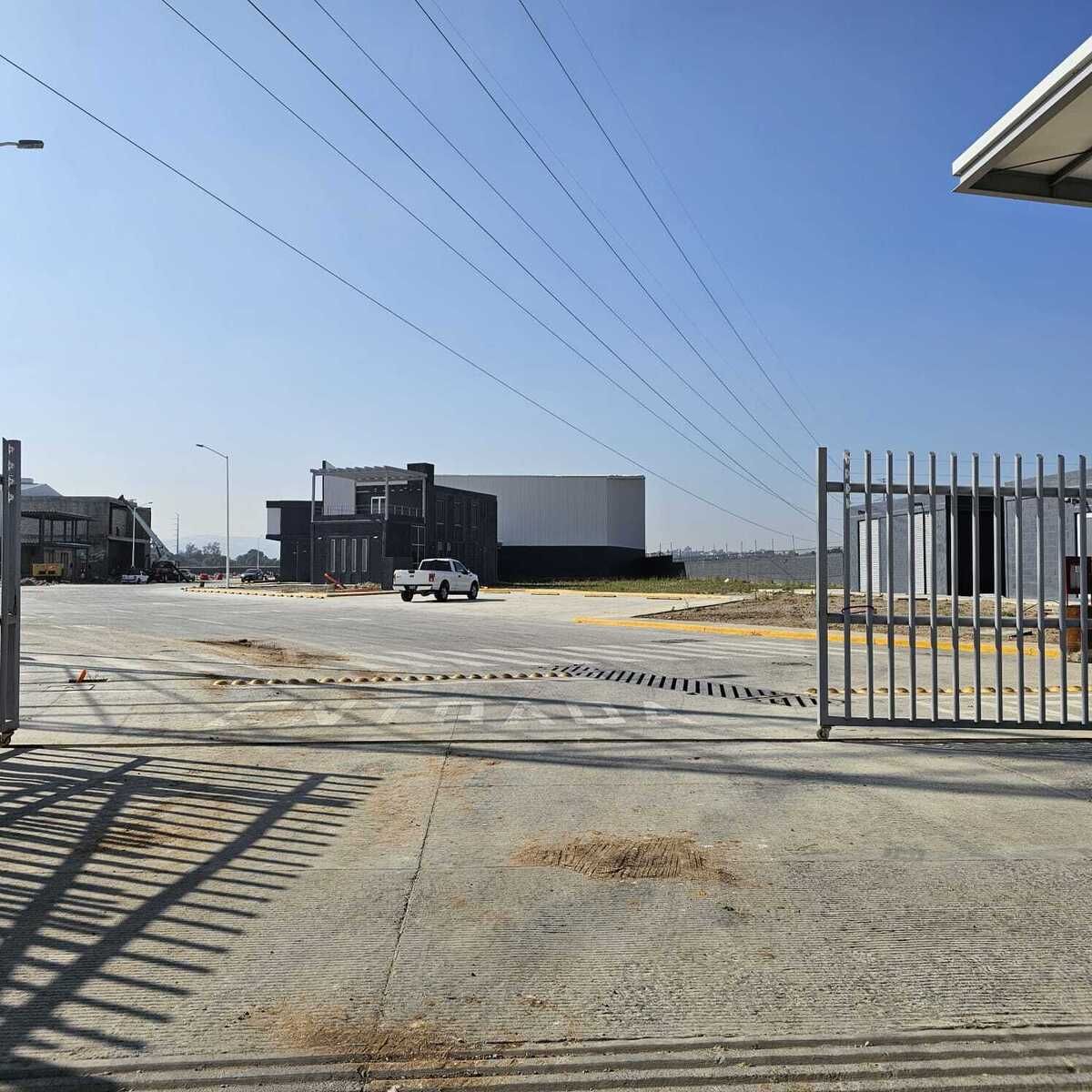 Bodega industrial de 800 o 1,600 m² en venta en Zapopan Nextipac - foto 3
