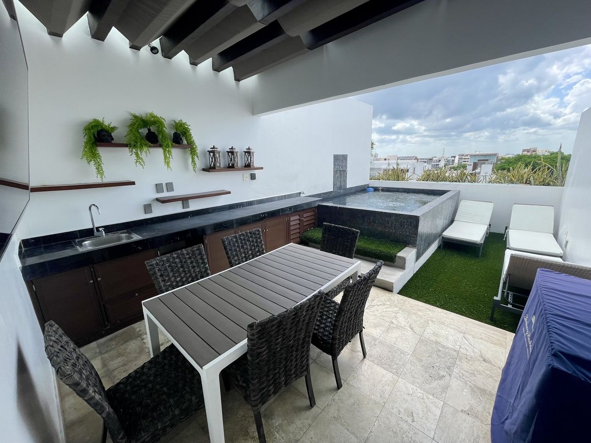 1 de 21: Terraza privada con alberca climatizada