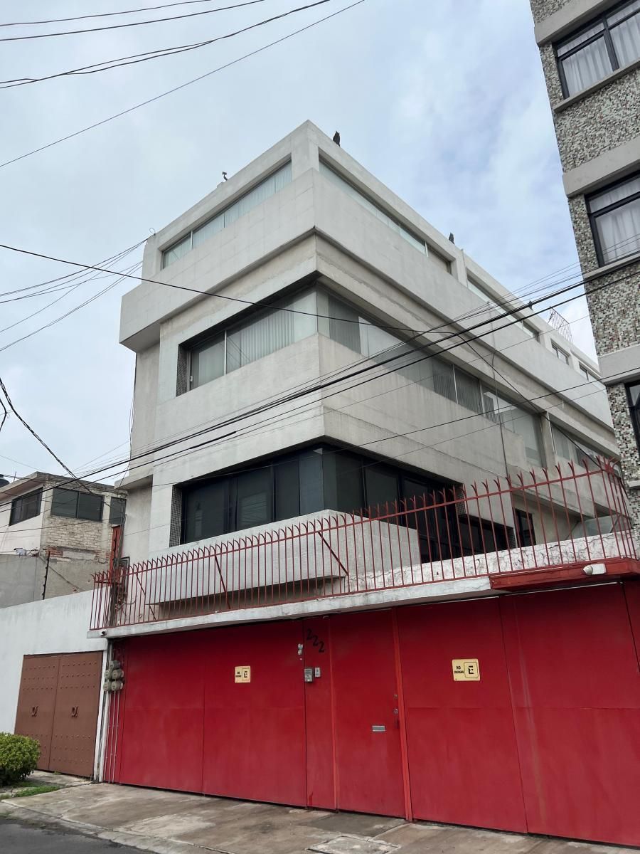 1 de 15: Fachada moderna. Solo 4 departamentos, uno por piso.