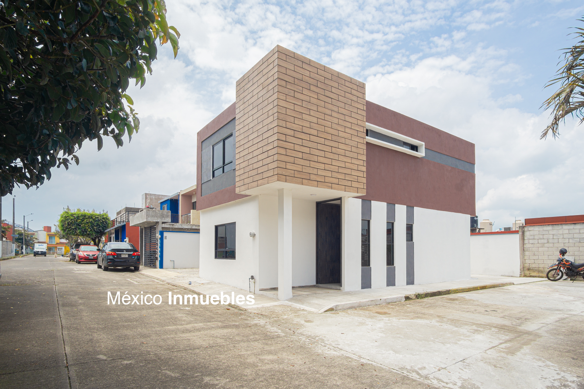 1 de 14: Fachada principal
