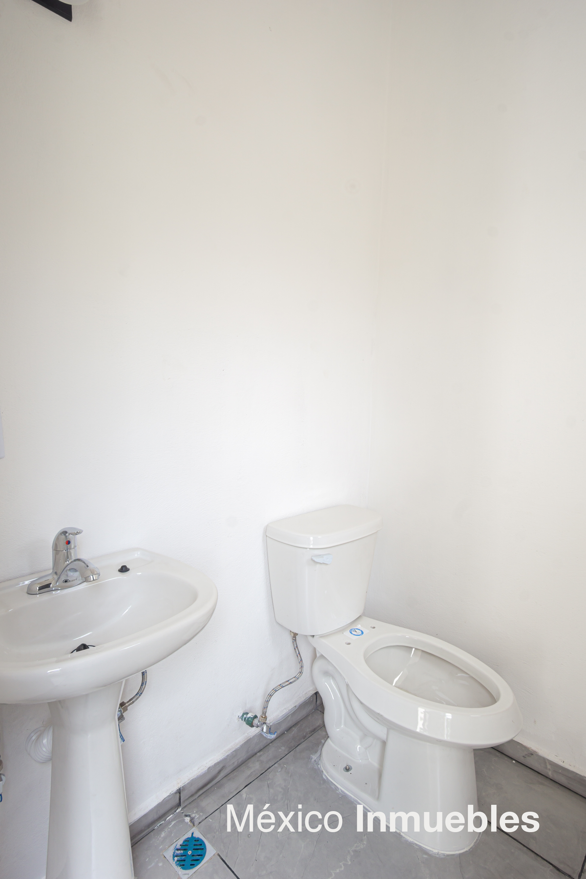 7 de 14: Medio baño