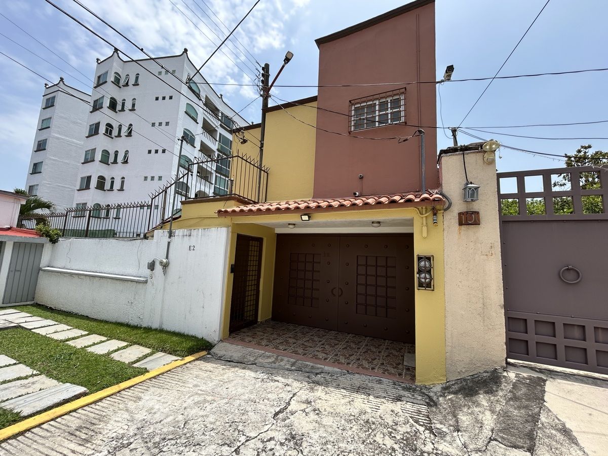 5 de 24: puerta principql