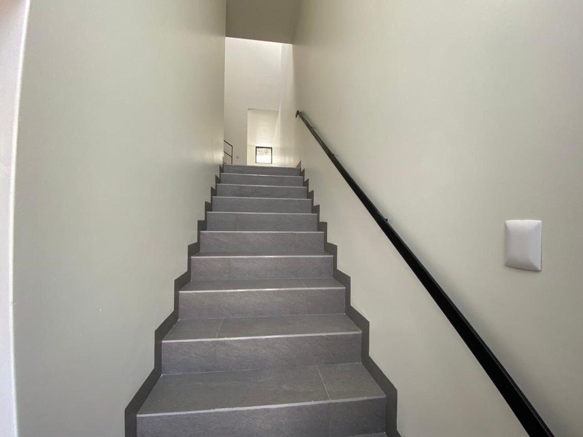 2 de 29: Escaleras de acceso para llegar a vestíbulo