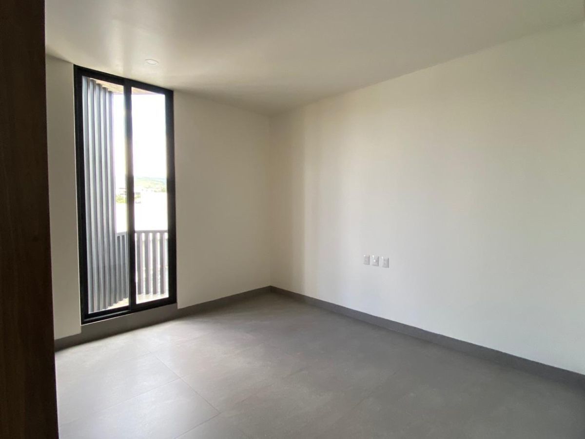 25 de 29: Habitación Secundaria con vista a la calle