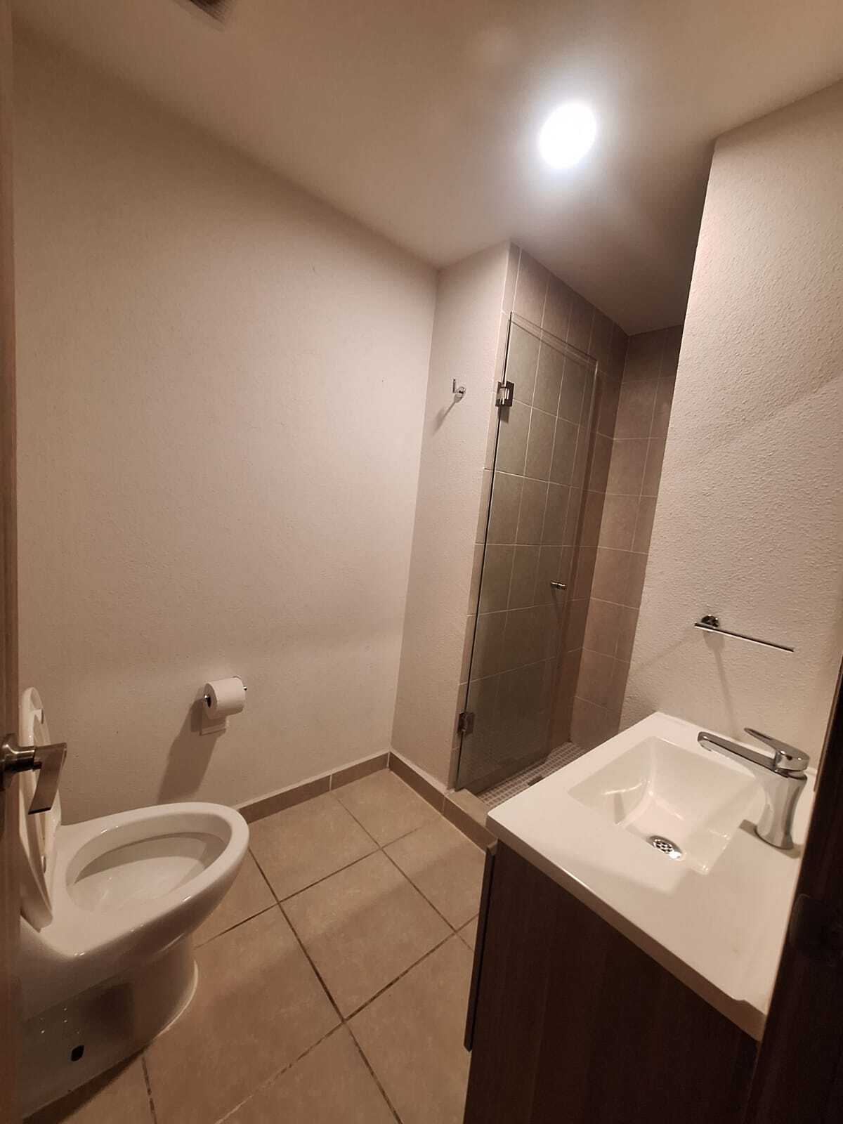 13 of 15: BAÑO