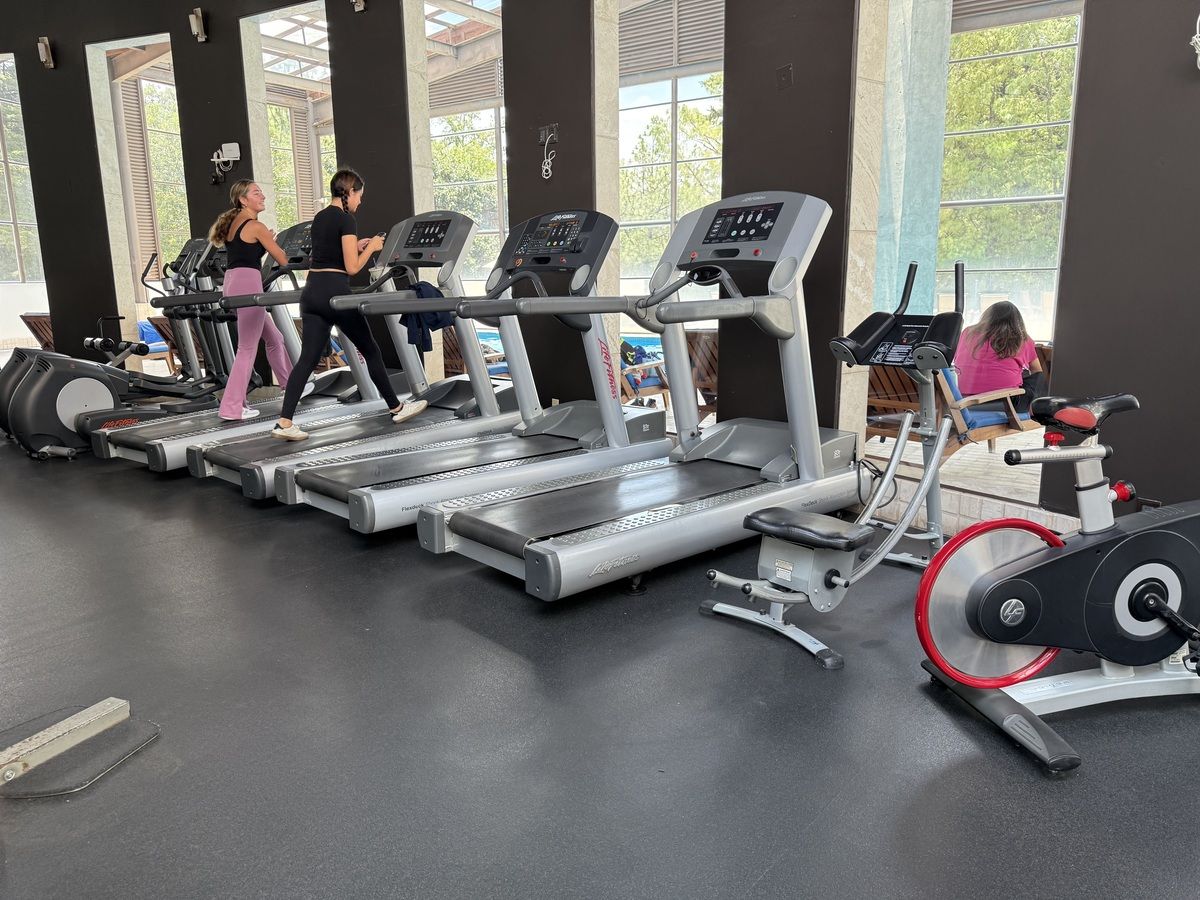 22 of 26: Gimnasio