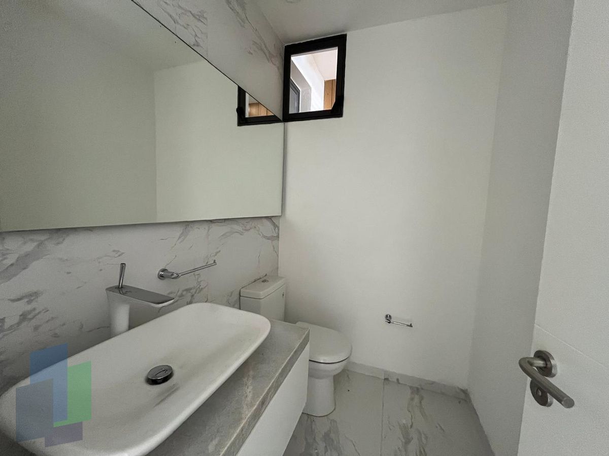 19 de 29: Baño secundario