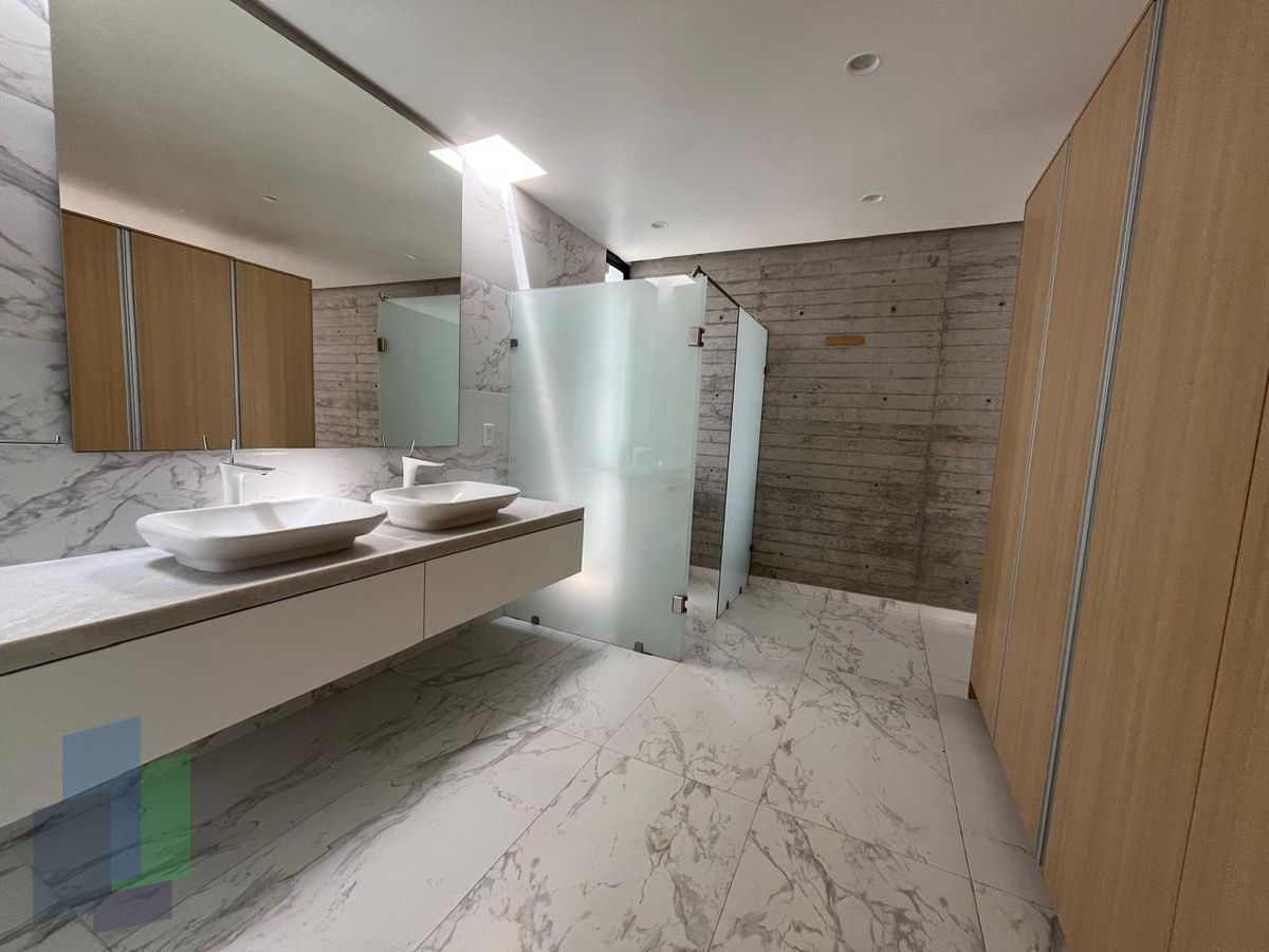 17 de 29: Baño recámara principal