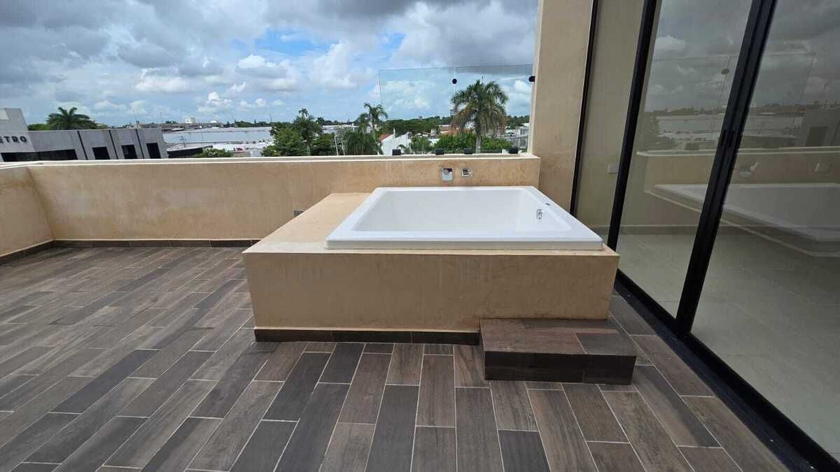 7 de 8: Terraza con Jacuzzi