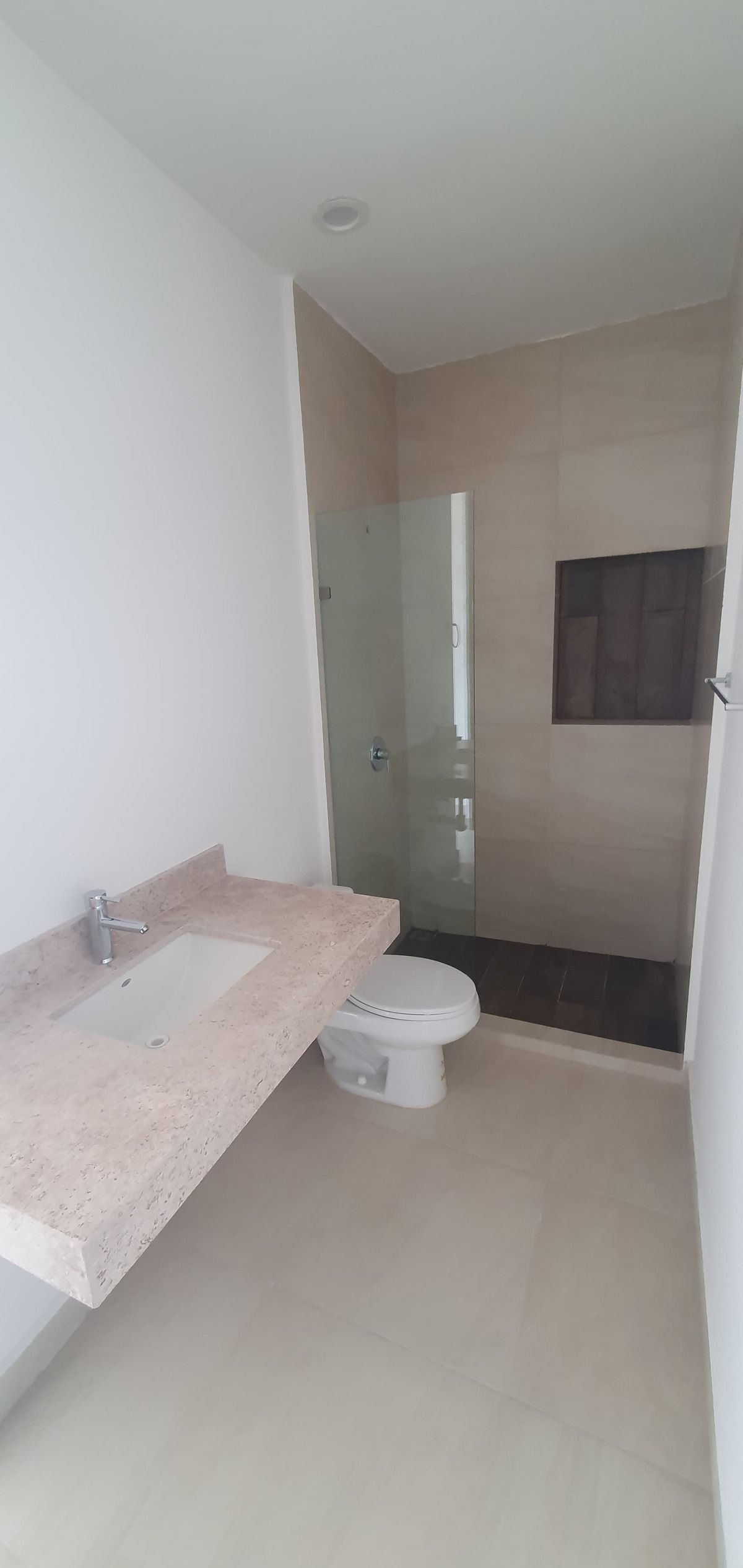 6 de 8: Baño Completo