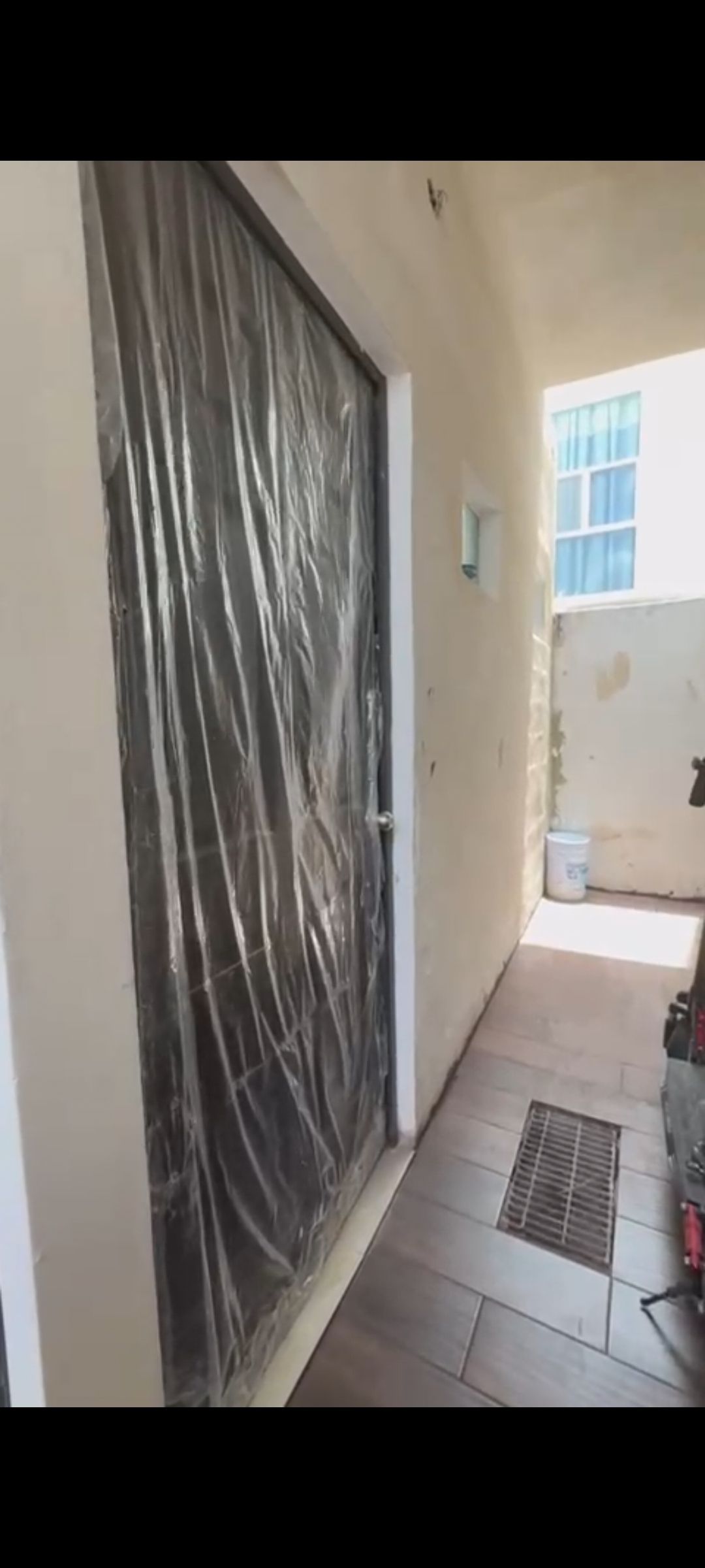 3 de 10: Pasillo de entrada