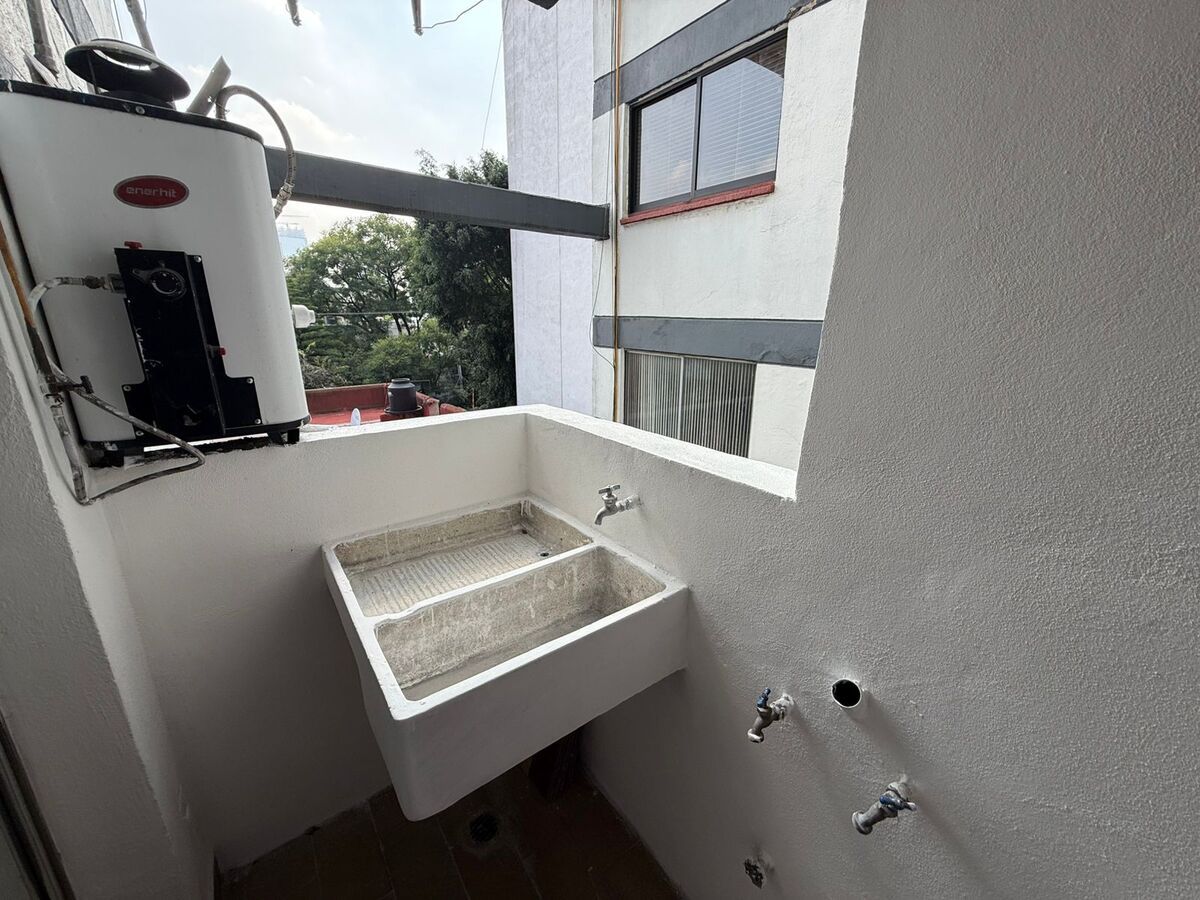 16 de 19: Area de Servicio