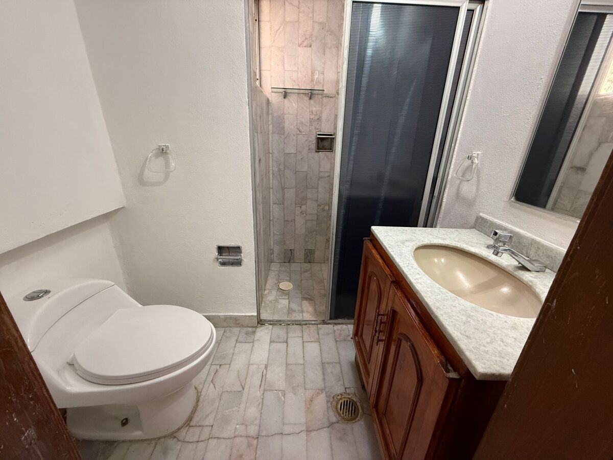 13 de 19: Baño completo