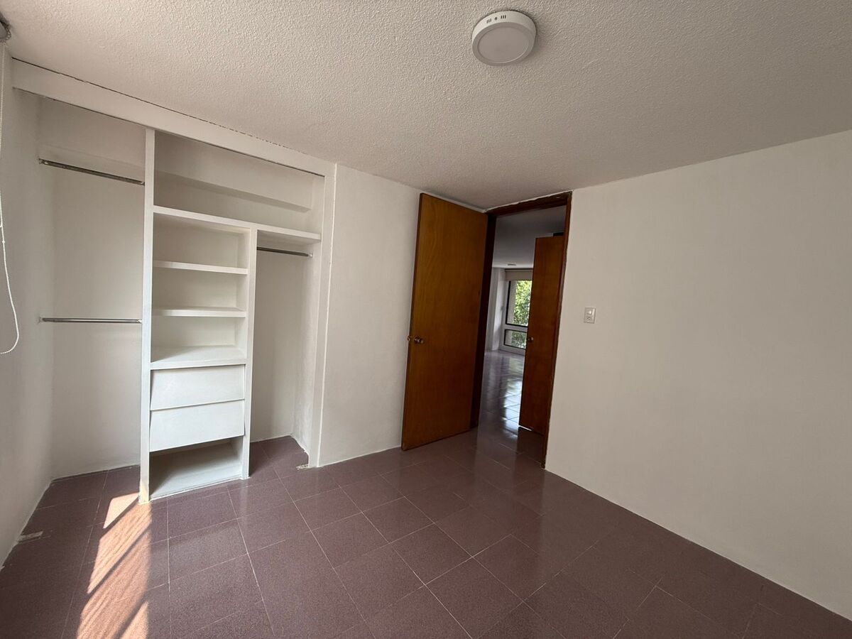 12 de 19: Espacio de closet Rec Secundaria