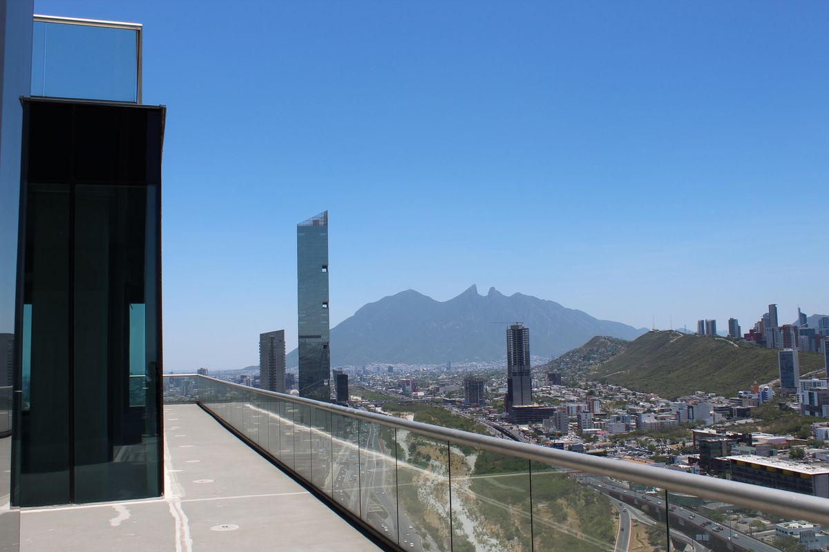 12 of 13: Terraza con vista cerro de la silla