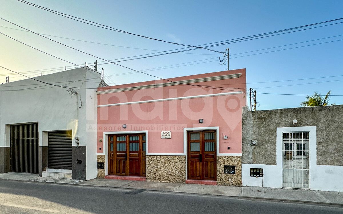 2 of 46: Fachada Frontal